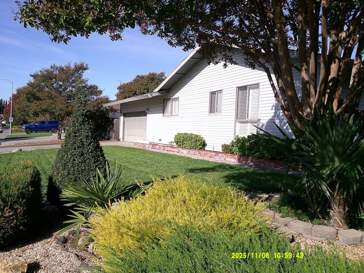 House for rent at 390 S Almond St, Dixon, CA 95620