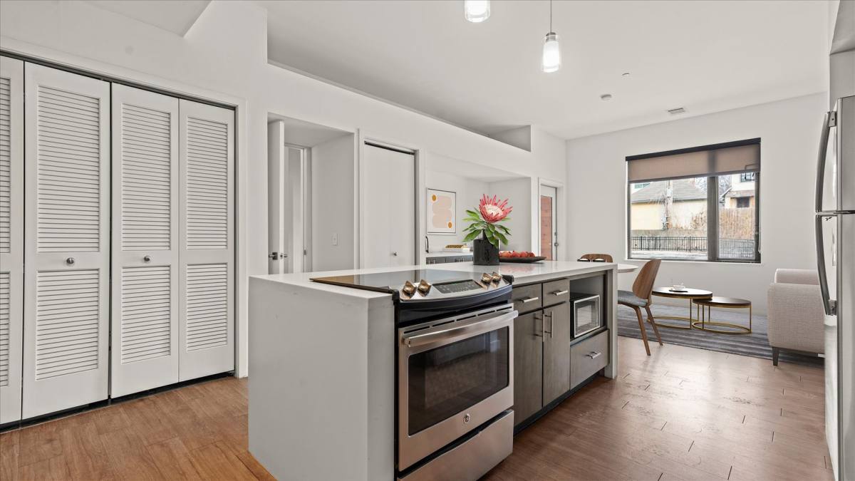 Apartment for rent at 660 E 63rd St, Kansas City, MO 64110