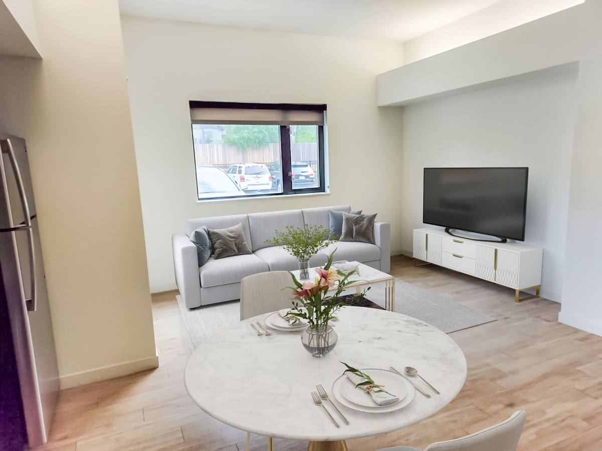 Apartment for rent at 660 E 63rd St, Kansas City, MO 64110