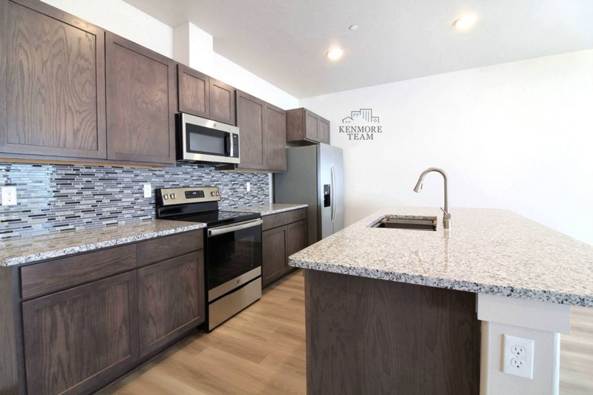 Townhouse for rent at 528 S Quillan Court, Kennewick, WA 99337