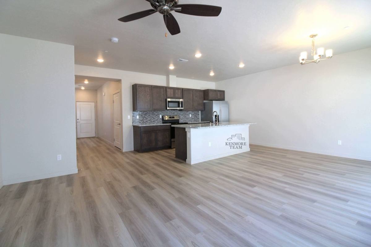 Townhouse for rent at 528 S Quillan Court, Kennewick, WA 99337