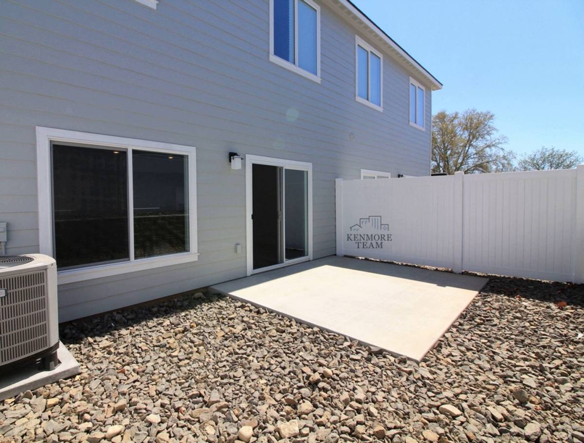 Townhouse for rent at 528 S Quillan Court, Kennewick, WA 99337