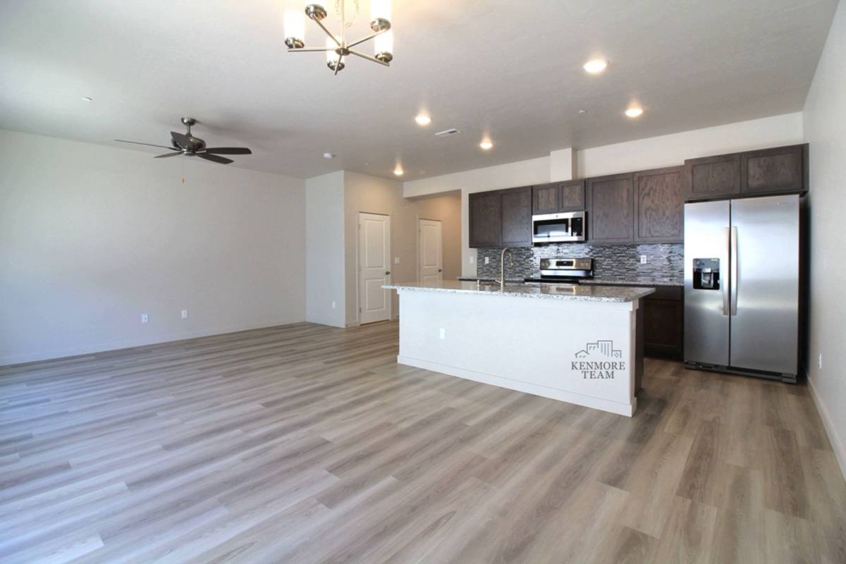 Townhouse for rent at 528 S Quillan Court, Kennewick, WA 99337