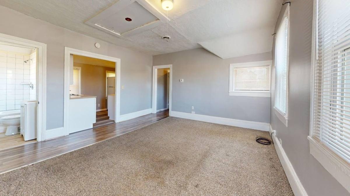 Apartment for rent at 1204-1206 Auburn Ave, Cleveland, OH 44113