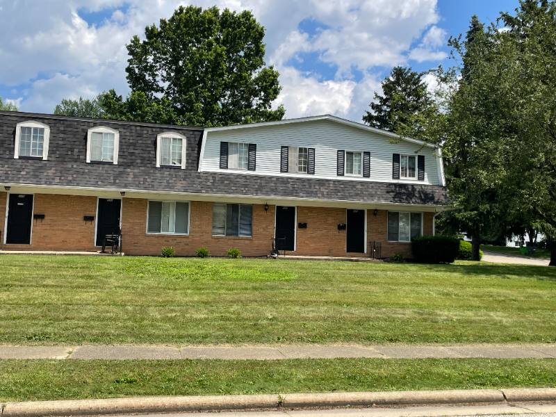 Townhouse for rent at 415 Sheraton Ave NW #415, North Canton, OH 44720