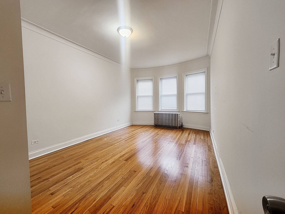 Apartment for rent at 3403 W Balmoral, Chicago, IL 60625