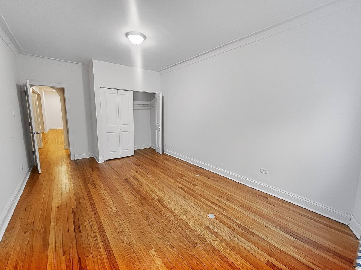 Apartment for rent at 3403 W Balmoral, Chicago, IL 60625