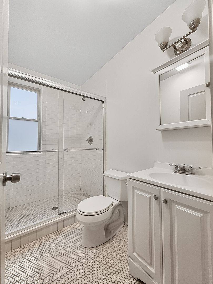 Apartment for rent at 3403 W Balmoral, Chicago, IL 60625