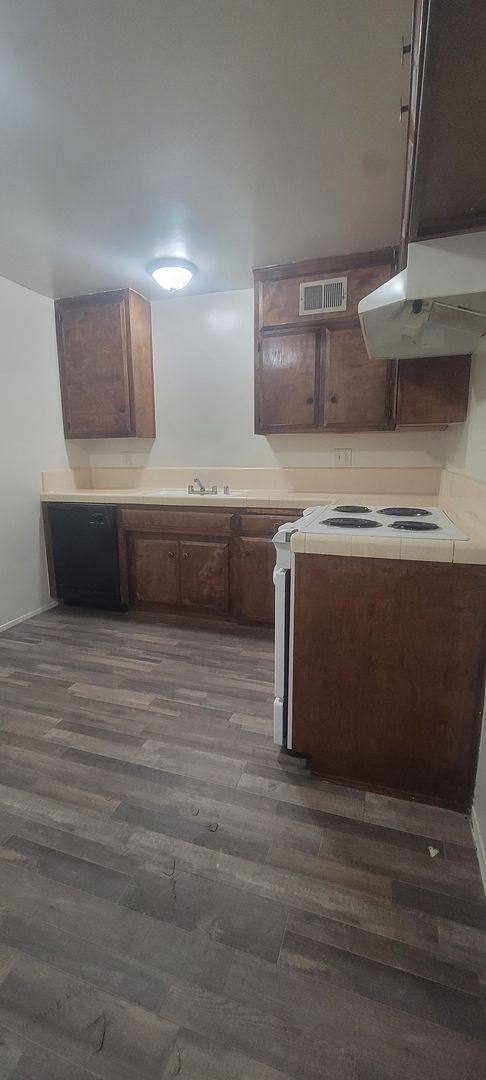 Apartment for rent at 2804 N Halfmoon Dr, Bakersfield, CA 93309