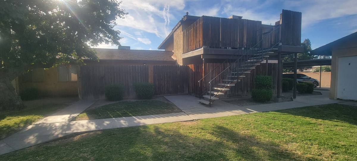 Apartment for rent at 2804 N Halfmoon Dr, Bakersfield, CA 93309