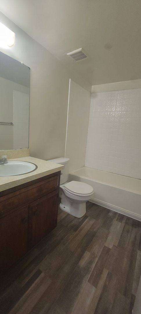 Apartment for rent at 2804 N Halfmoon Dr, Bakersfield, CA 93309