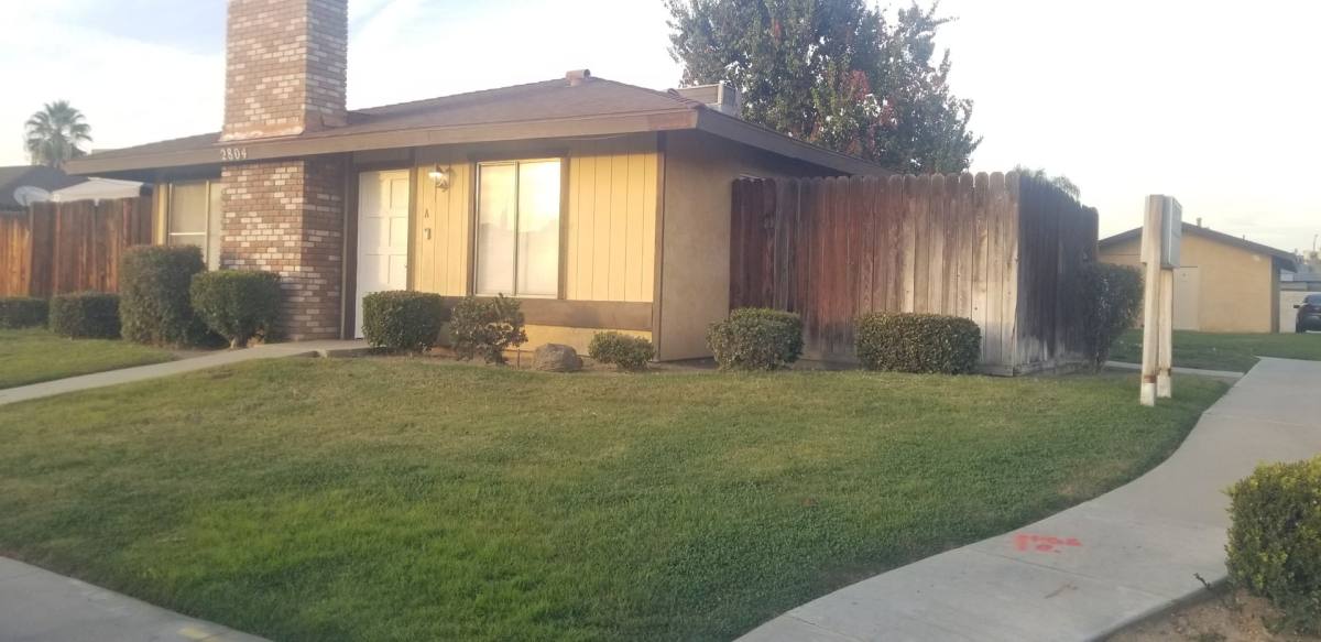 Apartment for rent at 2804 N Halfmoon Dr, Bakersfield, CA 93309