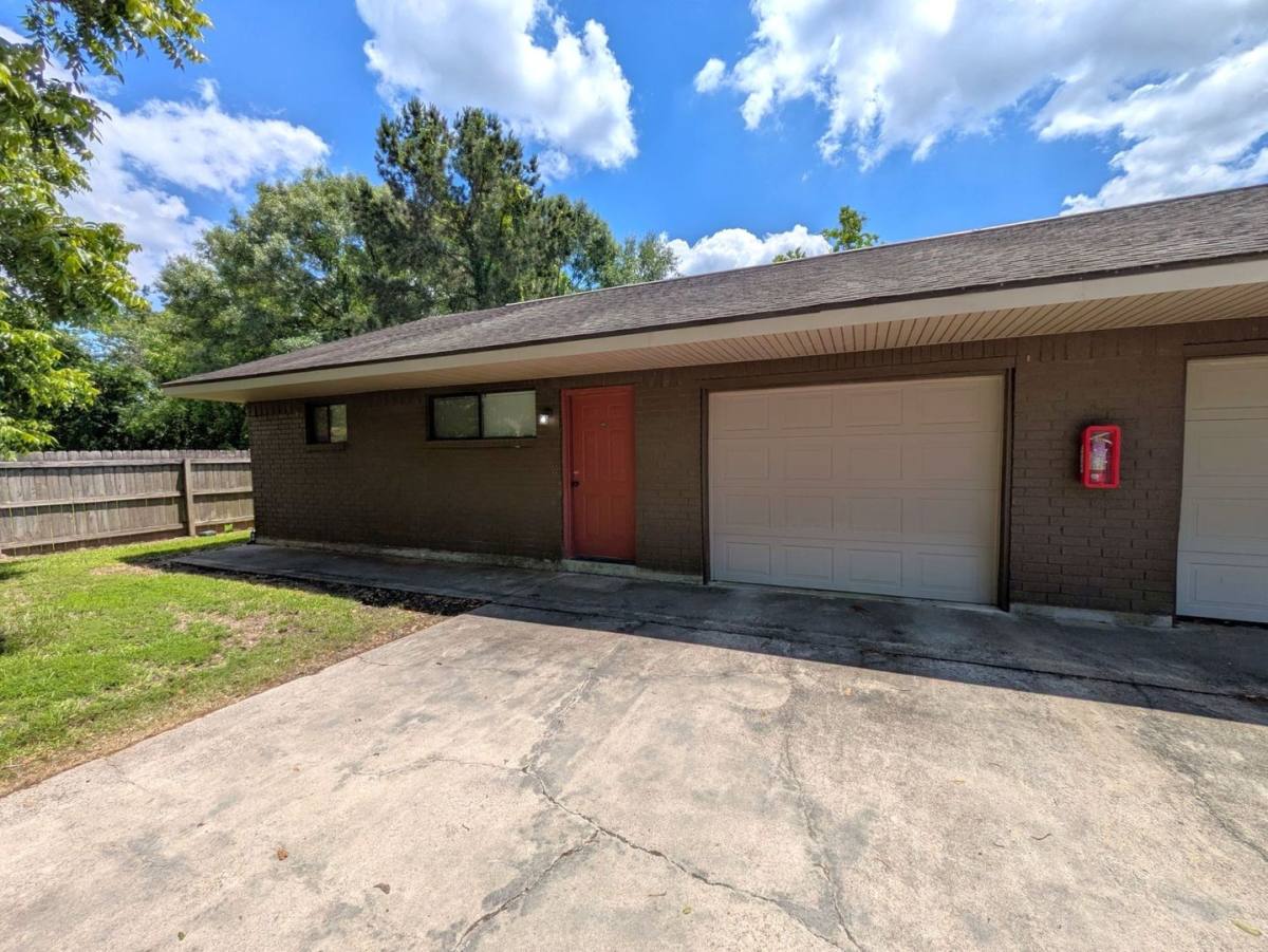 Townhouse for rent at 604-633 Douglas St, Bridge City, TX 77611