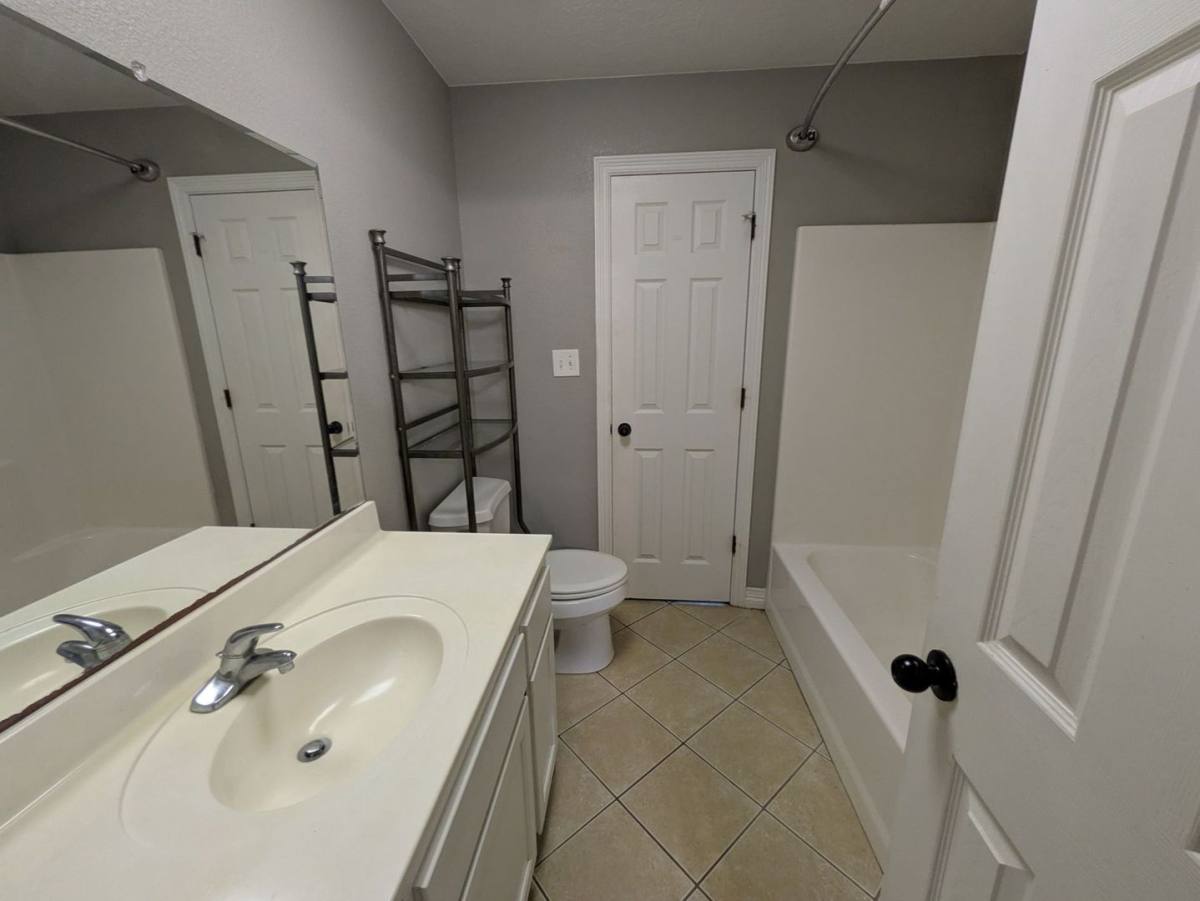 Townhouse for rent at 604-633 Douglas St, Bridge City, TX 77611