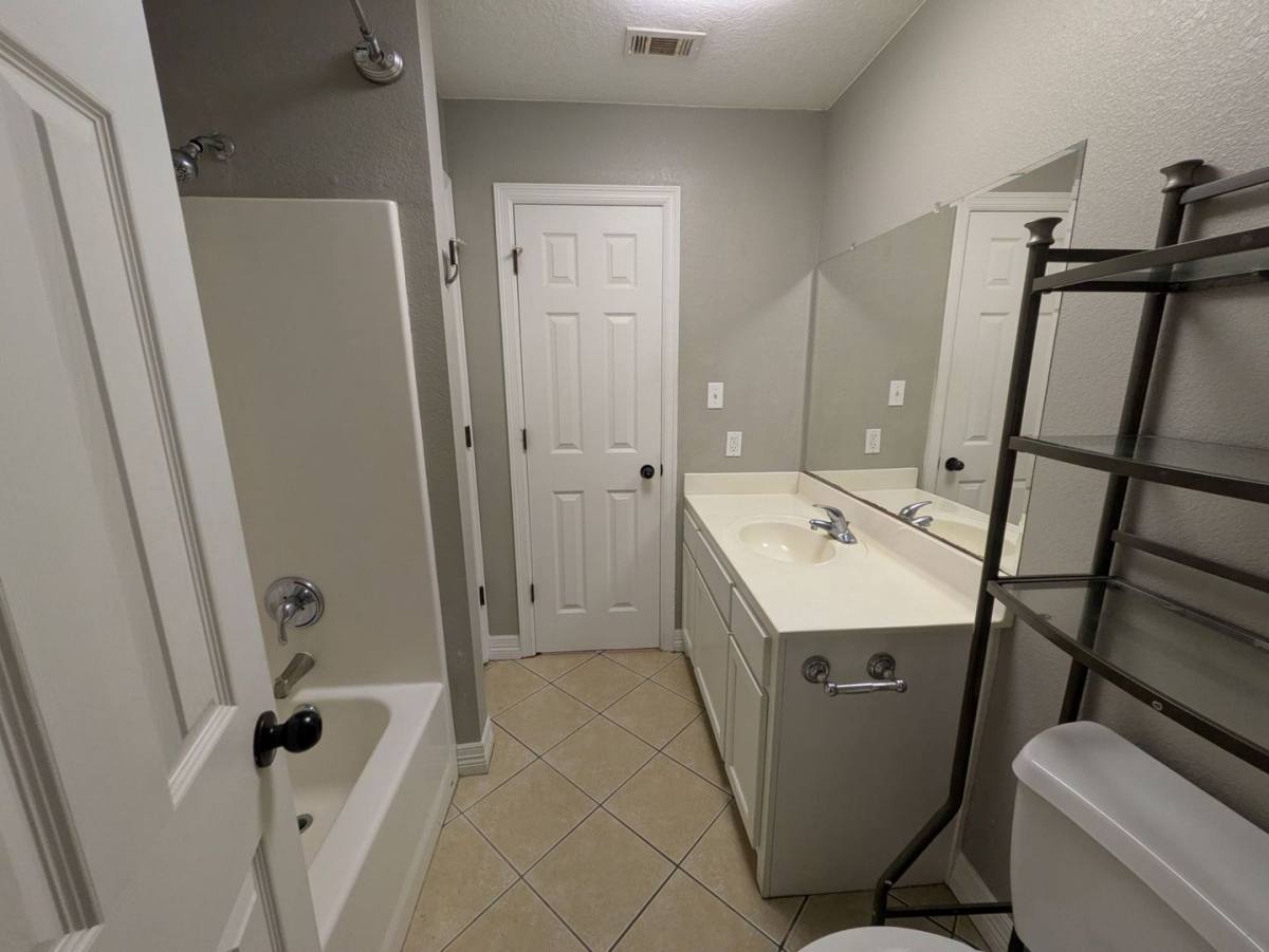Townhouse for rent at 604-633 Douglas St, Bridge City, TX 77611