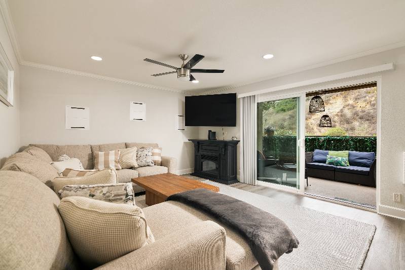 Apartment for rent at 8503 Villa La Jolla Dr #B, La Jolla, CA 92037