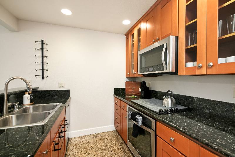 Apartment for rent at 8503 Villa La Jolla Dr #B, La Jolla, CA 92037