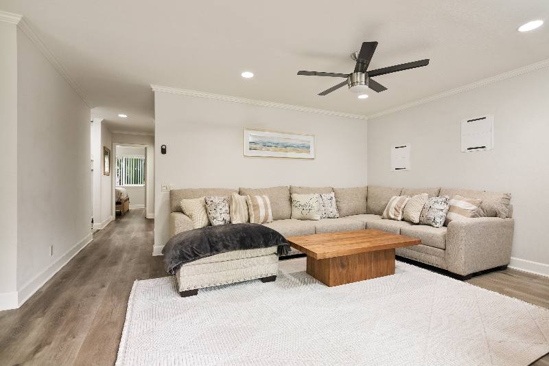 Apartment for rent at 8503 Villa La Jolla Dr #B, La Jolla, CA 92037