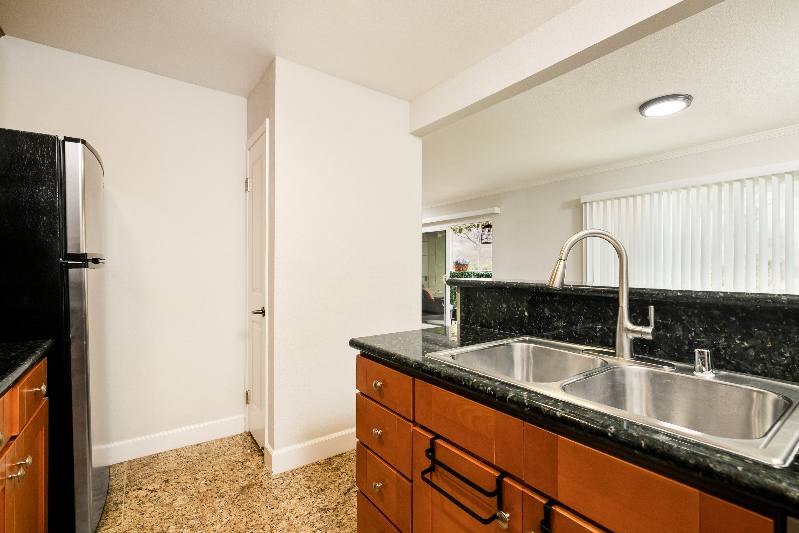Apartment for rent at 8503 Villa La Jolla Dr #B, La Jolla, CA 92037