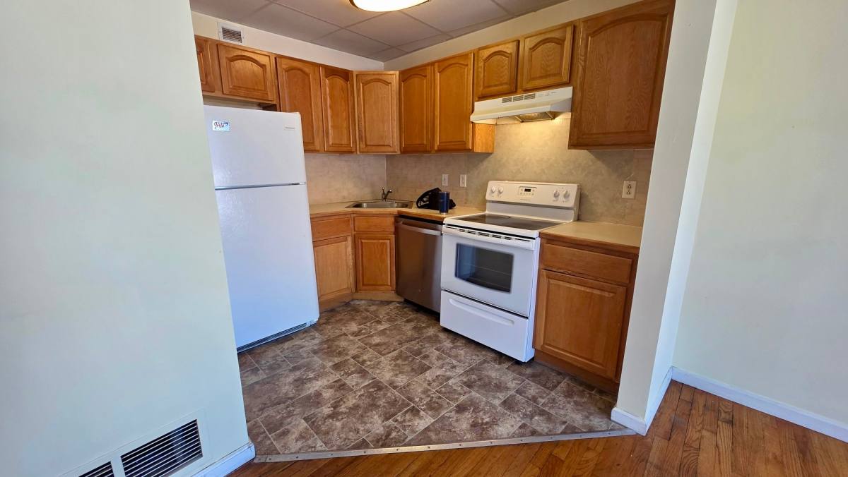 Apartment for rent at 16 Franklin St #102 C3-1500, Norwich, CT 06360