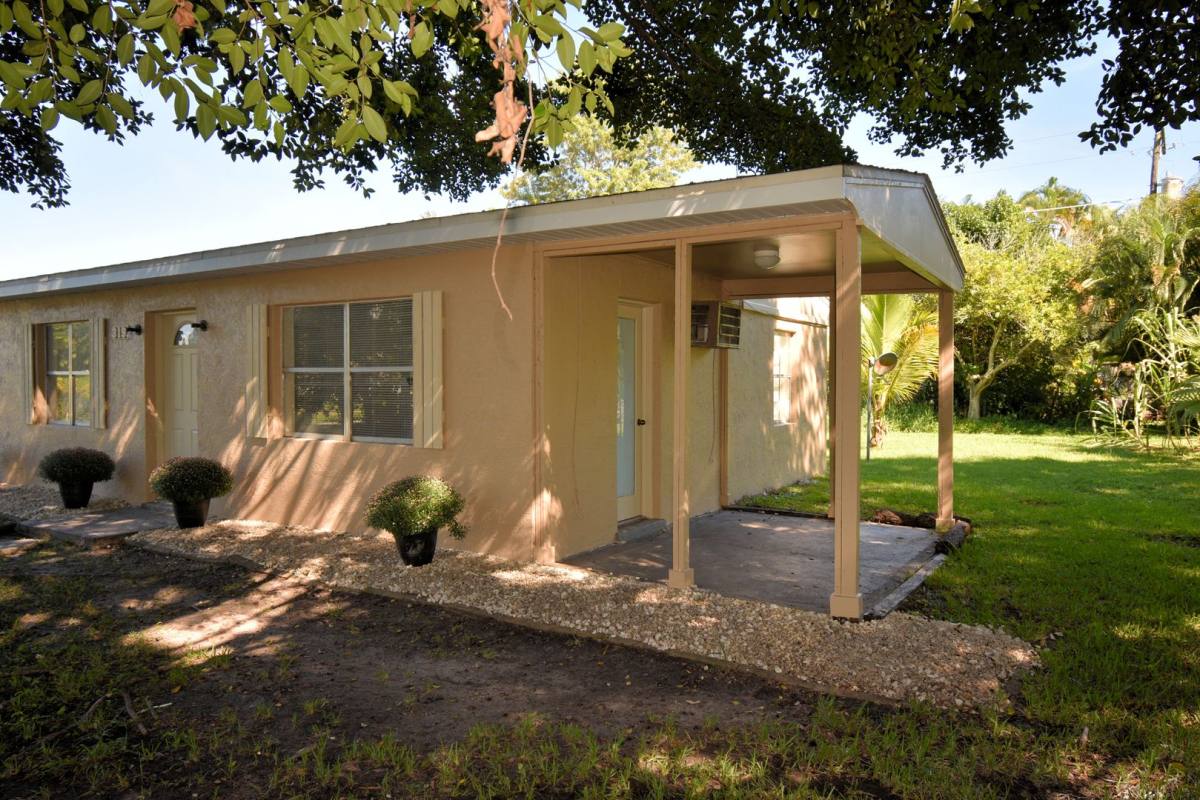 House for rent at 319 Montgomery Ave, Fort Myers, FL 33905