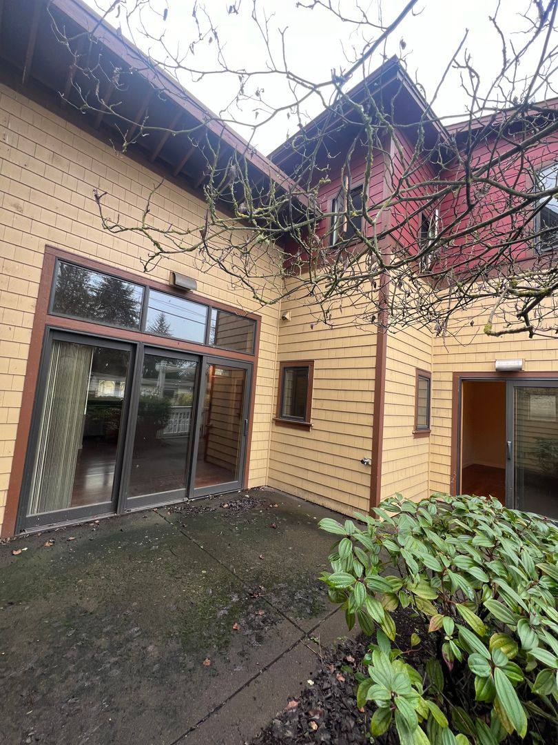 House for rent at 1485 Perdue Loop, Eugene, OR 97401