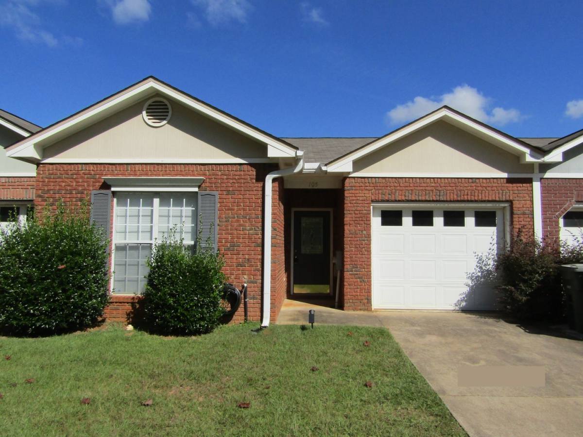 Townhouse for rent at 105 Woodmere Dr, Enterprise, AL 36330