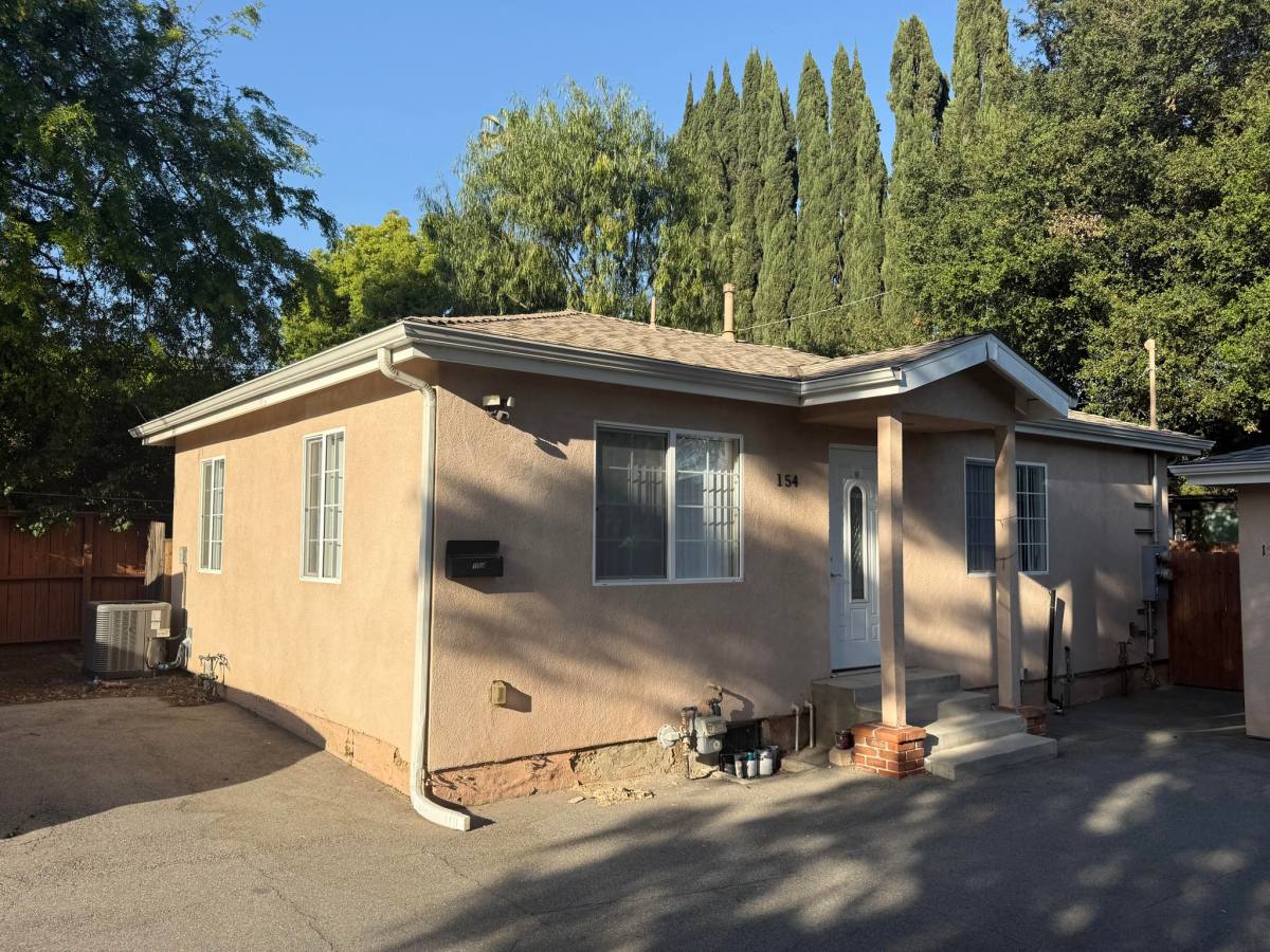 House for rent at 154 S Grand Oaks Ave, Pasadena, CA 91107