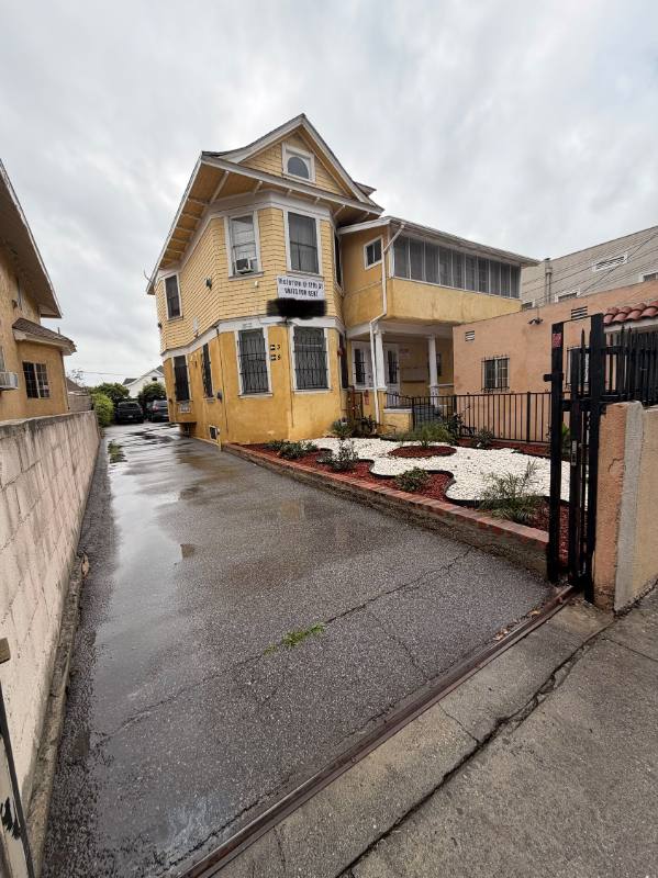 Apartment for rent at 1820 W 11th St #5, Los Angeles, CA 90006