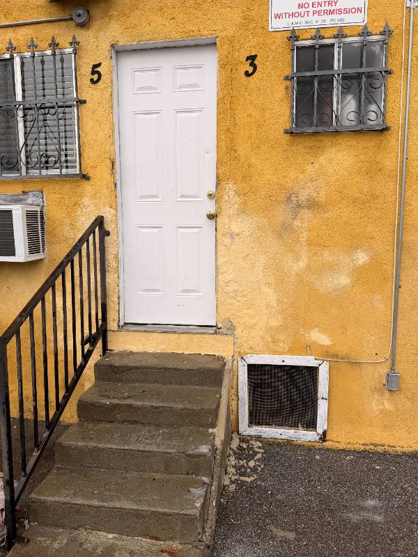 Apartment for rent at 1820 W 11th St #5, Los Angeles, CA 90006