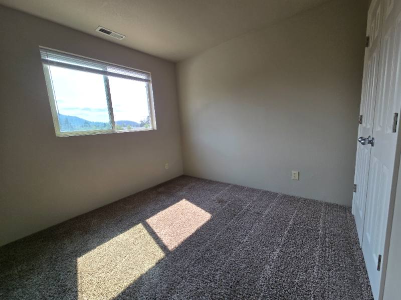 Townhouse for rent at 4173 Glacier View Dr, Springfield, OR 97478