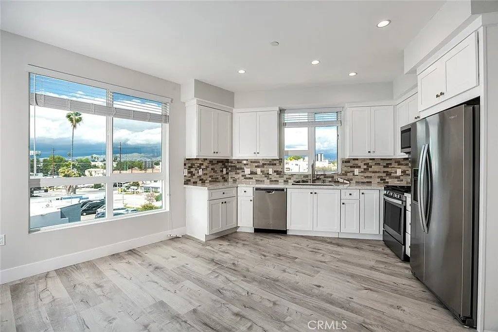 Apartment for rent at 10718 Acama St #401, North Hollywood, CA 91602