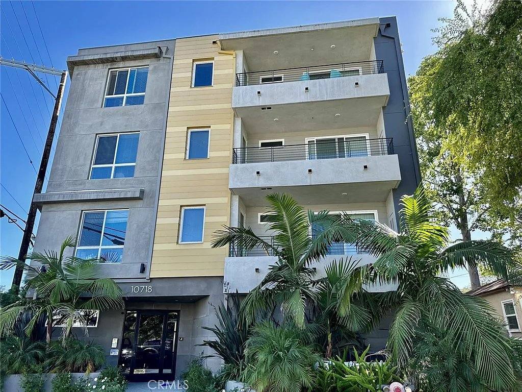 Apartment for rent at 10718 Acama St #401, North Hollywood, CA 91602