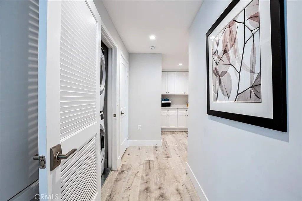 Apartment for rent at 10718 Acama St #401, North Hollywood, CA 91602