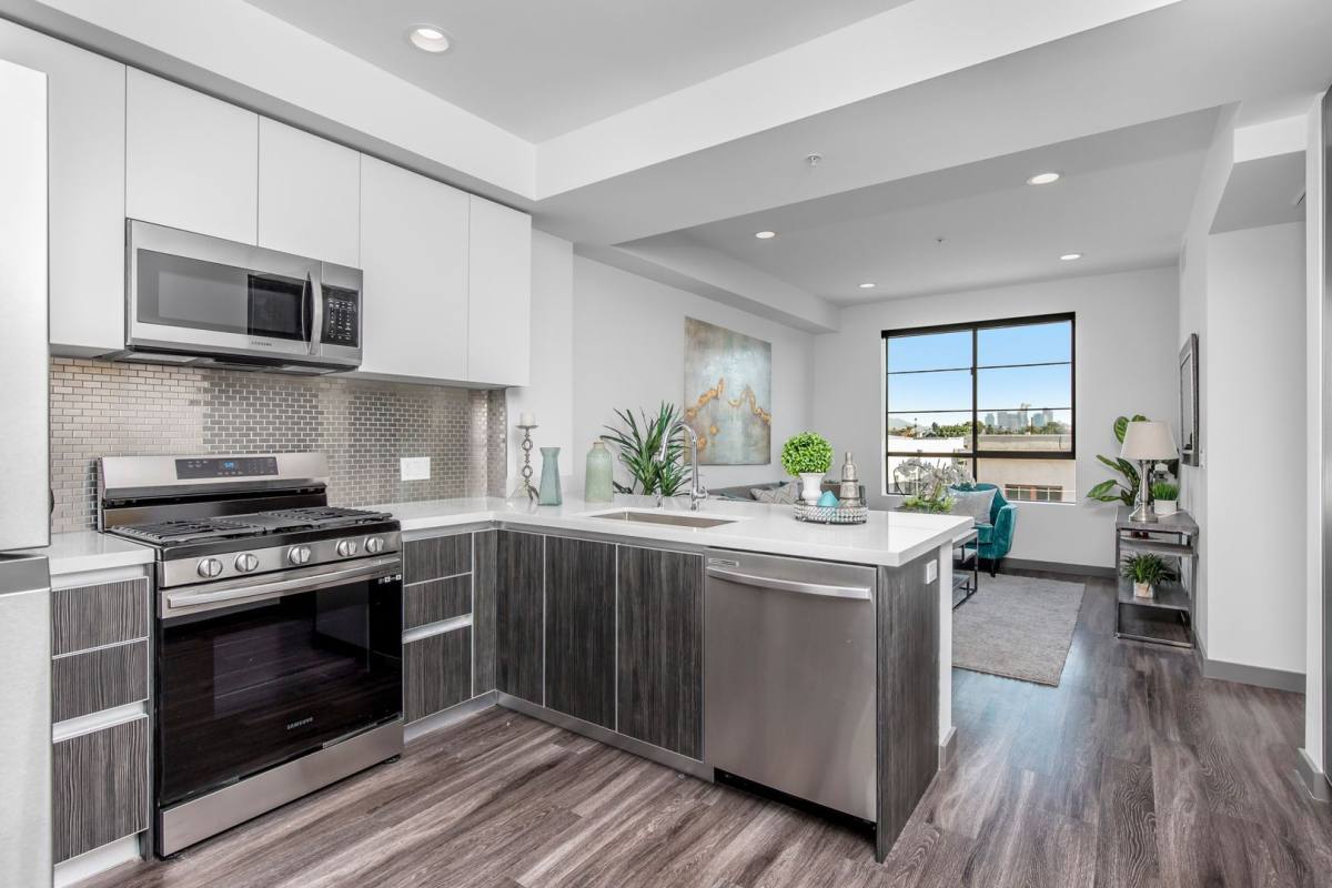 Apartment for rent at 3617 Venice Blvd, Los Angeles, CA 90019