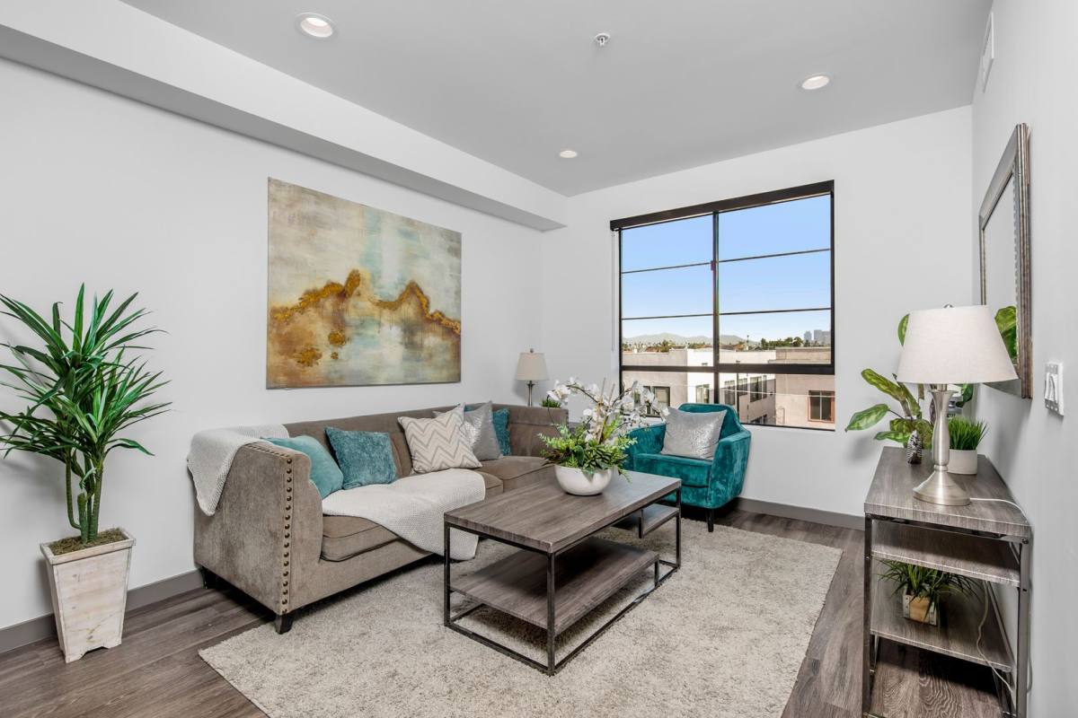 Apartment for rent at 3617 Venice Blvd, Los Angeles, CA 90019