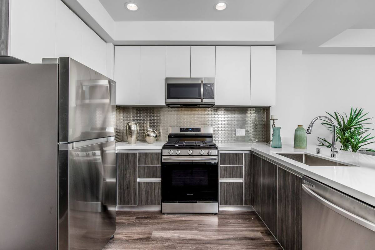 Apartment for rent at 3617 Venice Blvd, Los Angeles, CA 90019