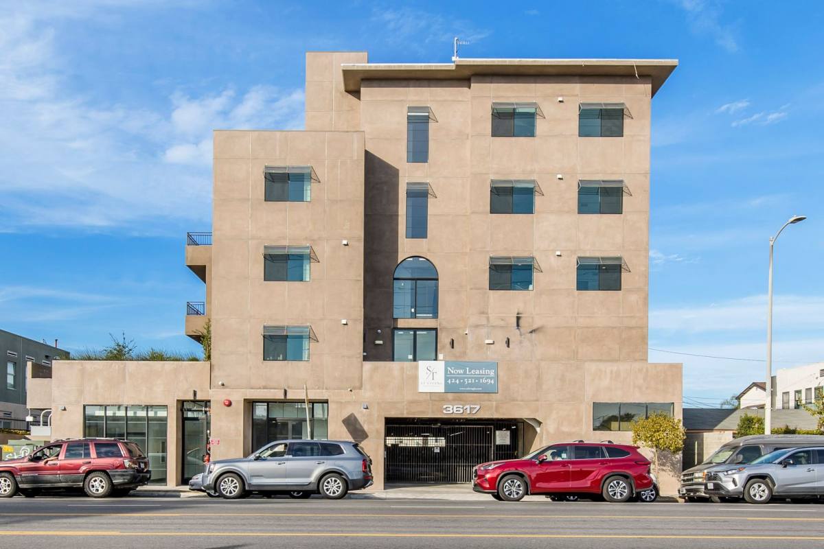 Apartment for rent at 3617 Venice Blvd, Los Angeles, CA 90019