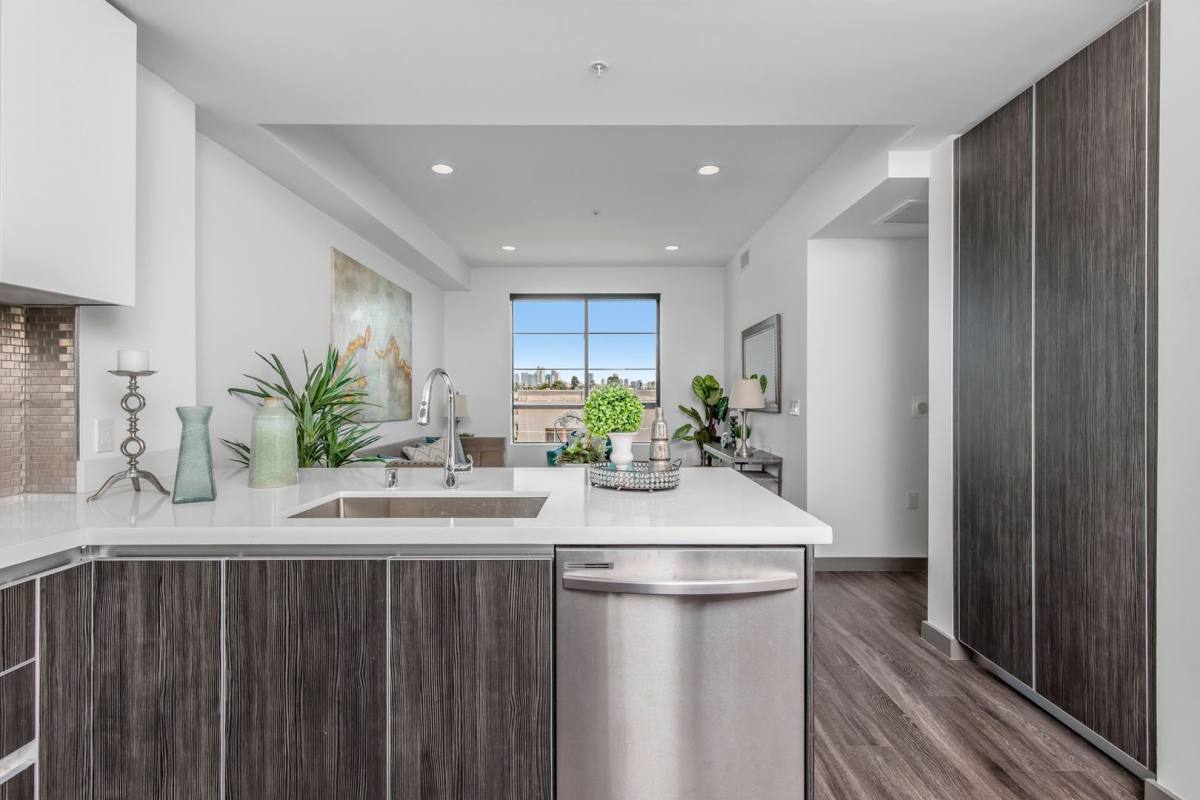 Apartment for rent at 3617 Venice Blvd, Los Angeles, CA 90019