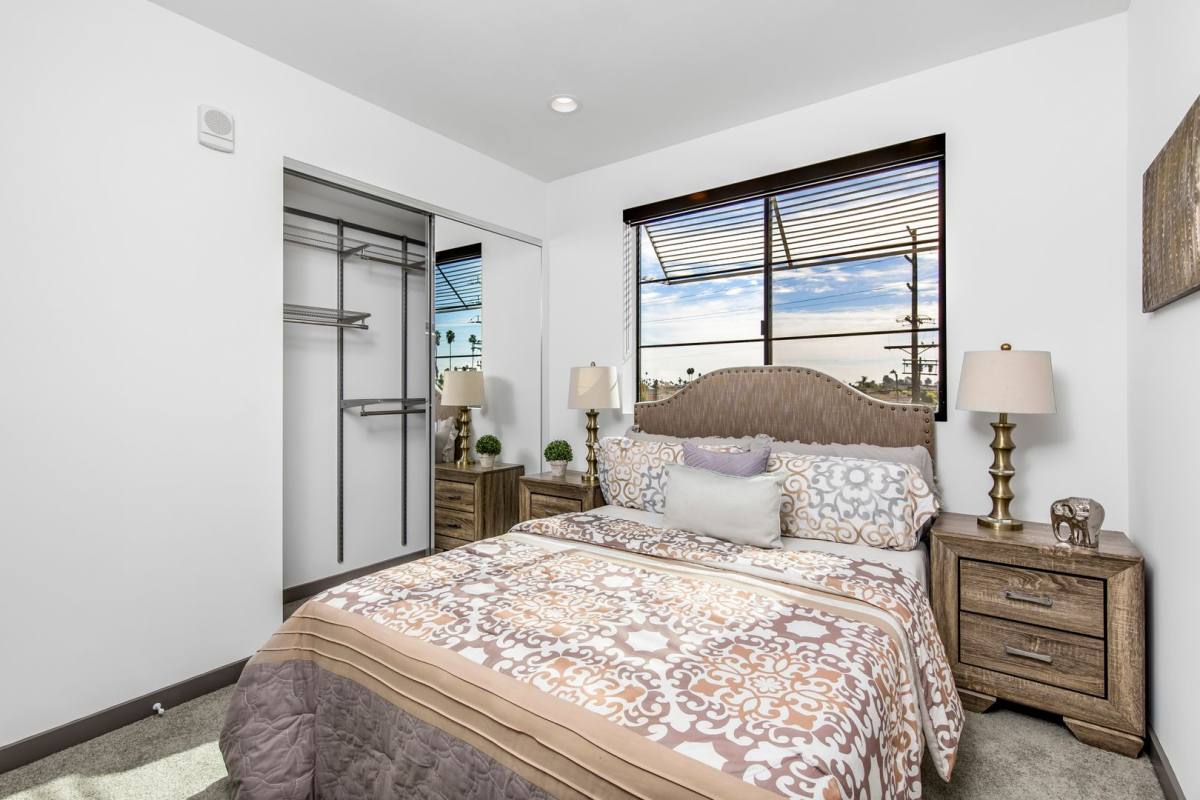 Apartment for rent at 3617 Venice Blvd, Los Angeles, CA 90019