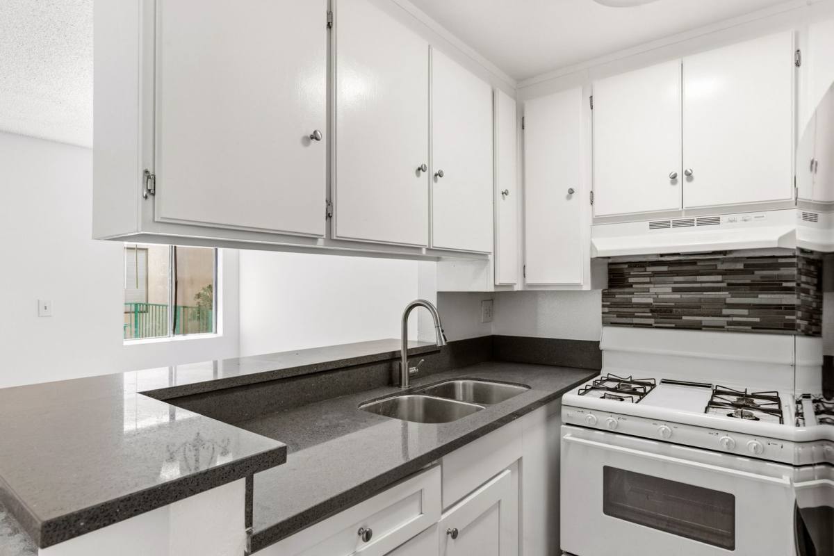 Apartment for rent at 700 E Harvard St, Glendale, CA 91205