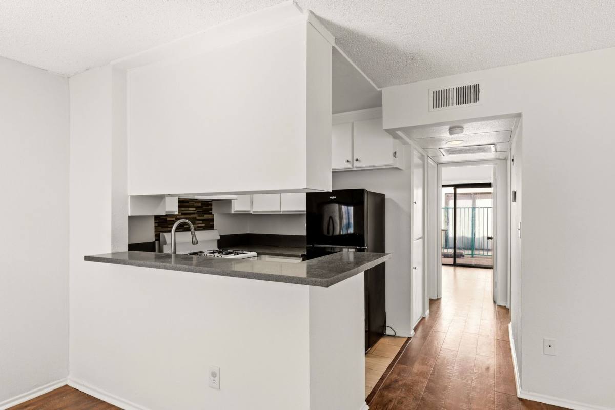 Apartment for rent at 700 E Harvard St, Glendale, CA 91205