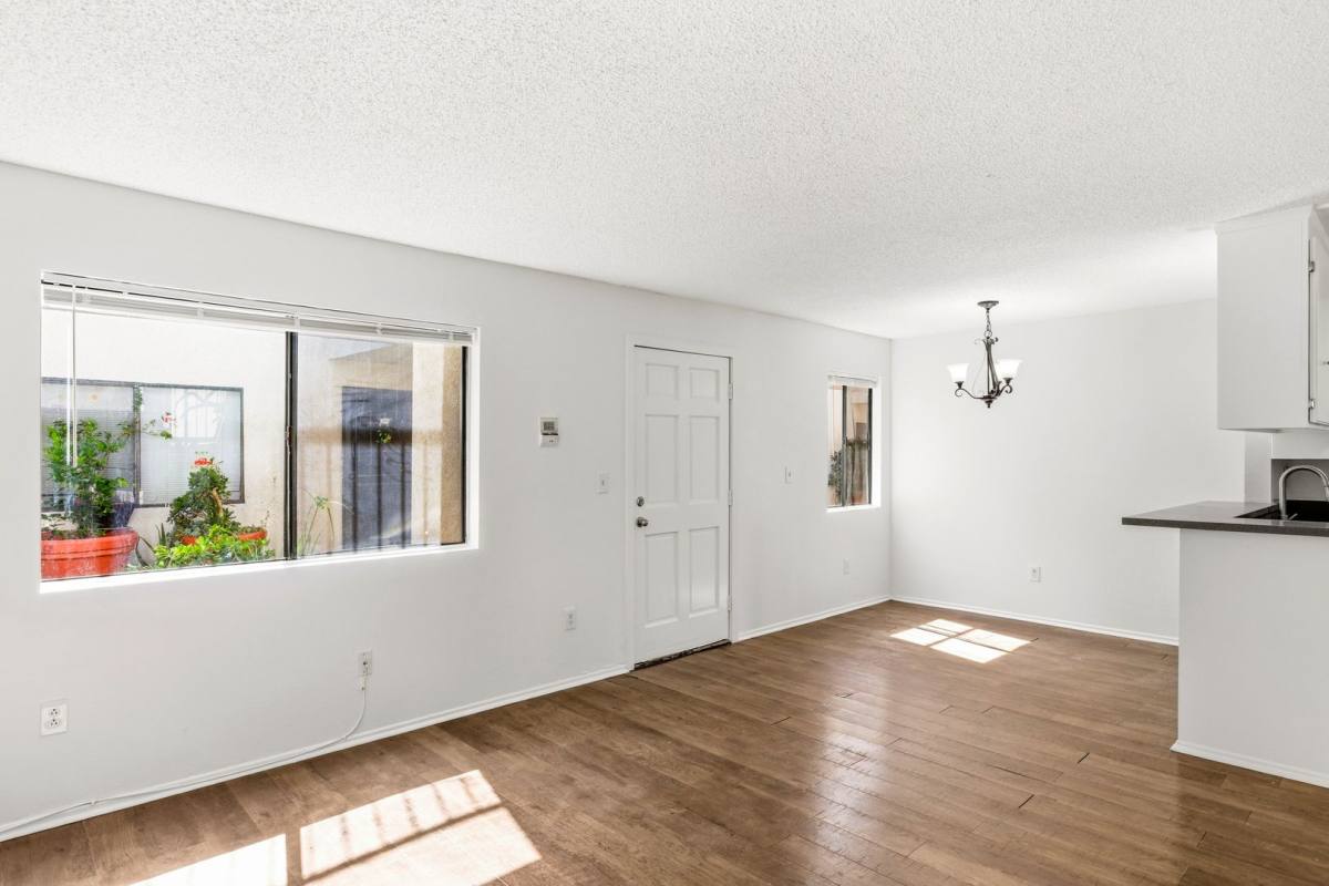 Apartment for rent at 700 E Harvard St, Glendale, CA 91205
