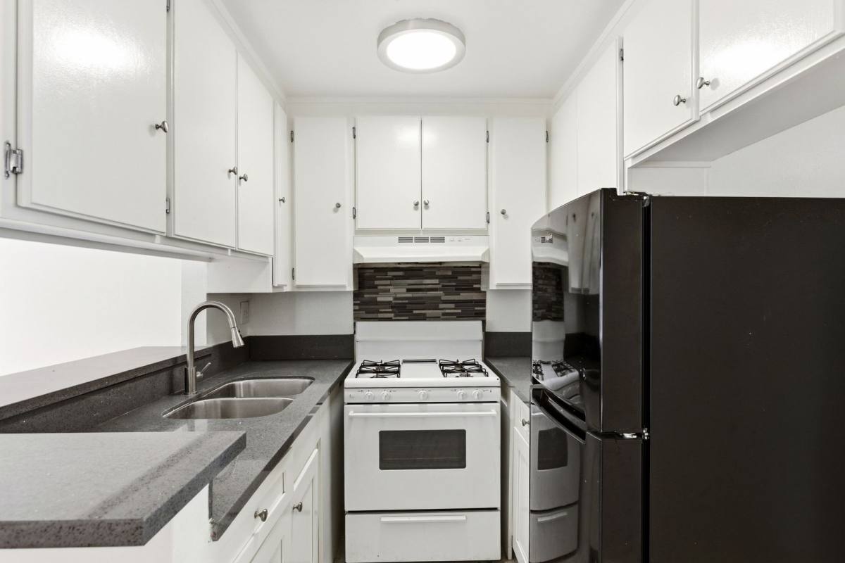 Apartment for rent at 700 E Harvard St, Glendale, CA 91205