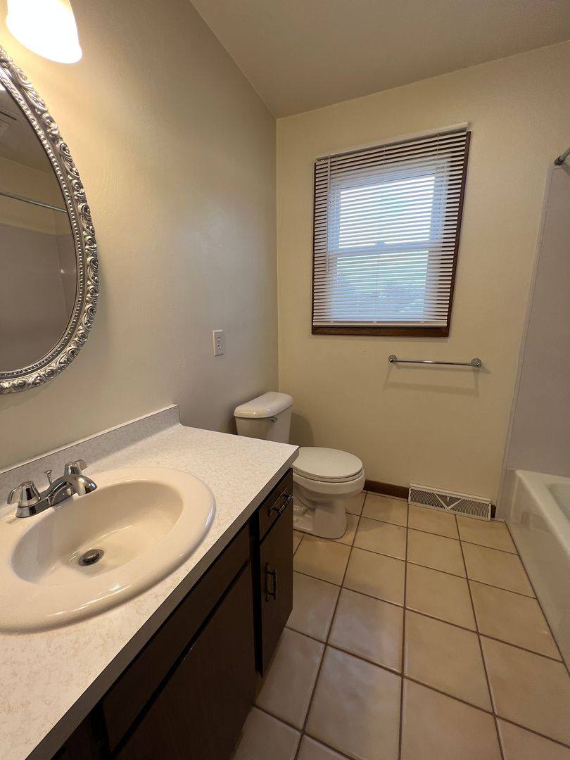 Apartment for rent at 4022-4040 W 38th St, Erie, PA 16506