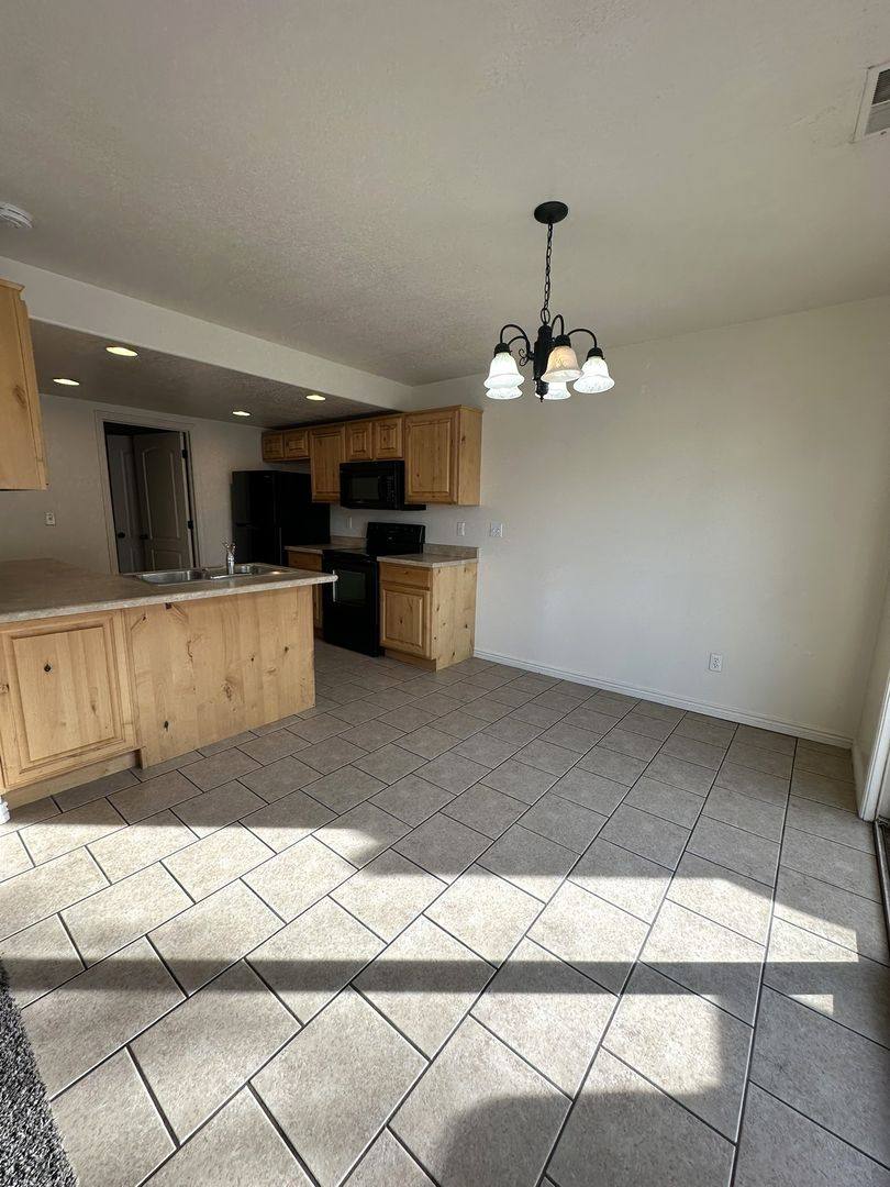 Apartment for rent at 930 S 550 E, Clearfield, UT 84015