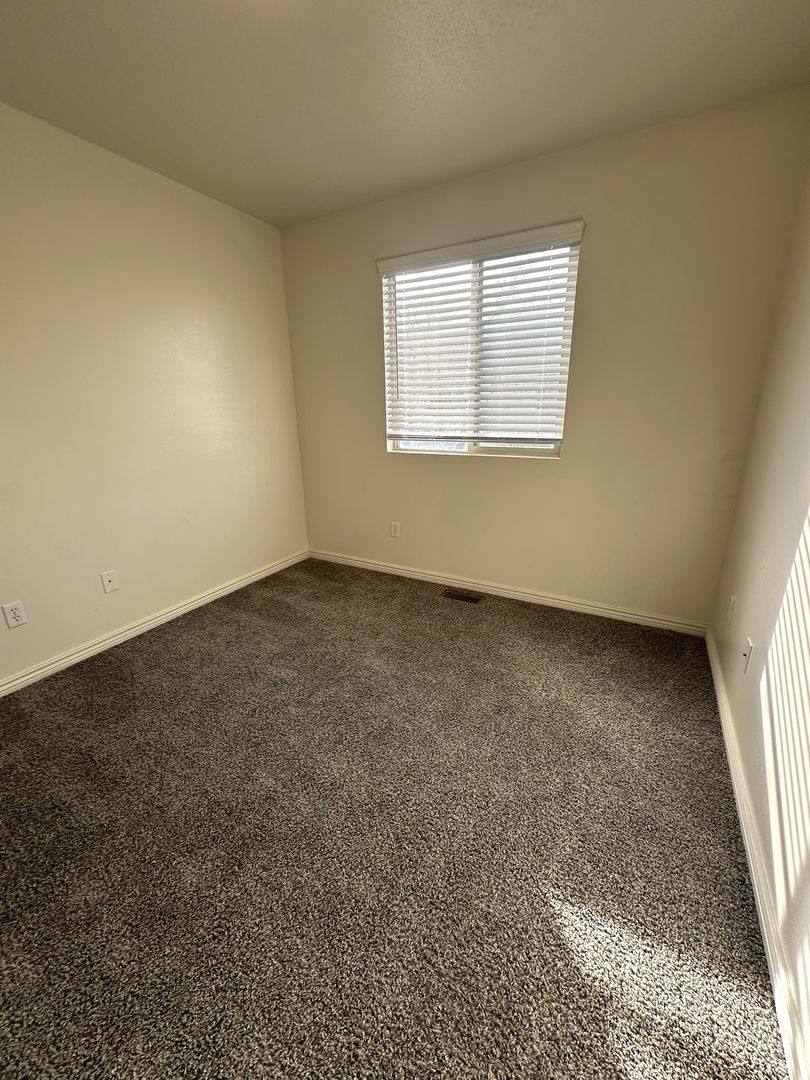 Apartment for rent at 930 S 550 E, Clearfield, UT 84015