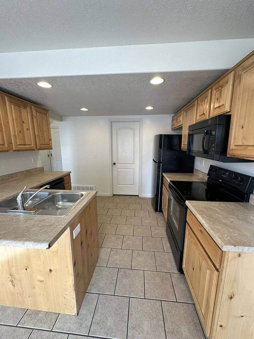 Apartment for rent at 930 S 550 E, Clearfield, UT 84015