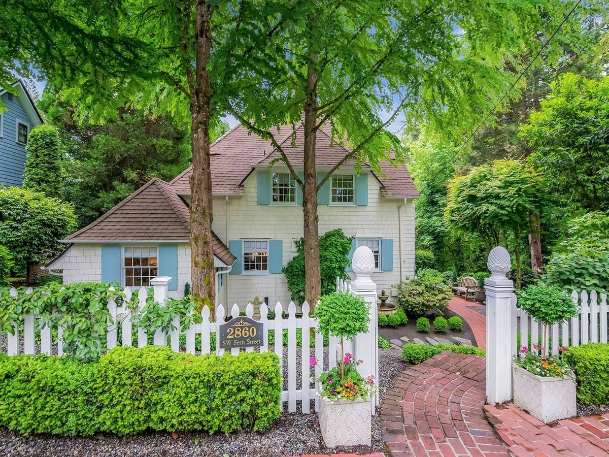 House for rent at 2860 SW Fern St, Portland, OR 97201