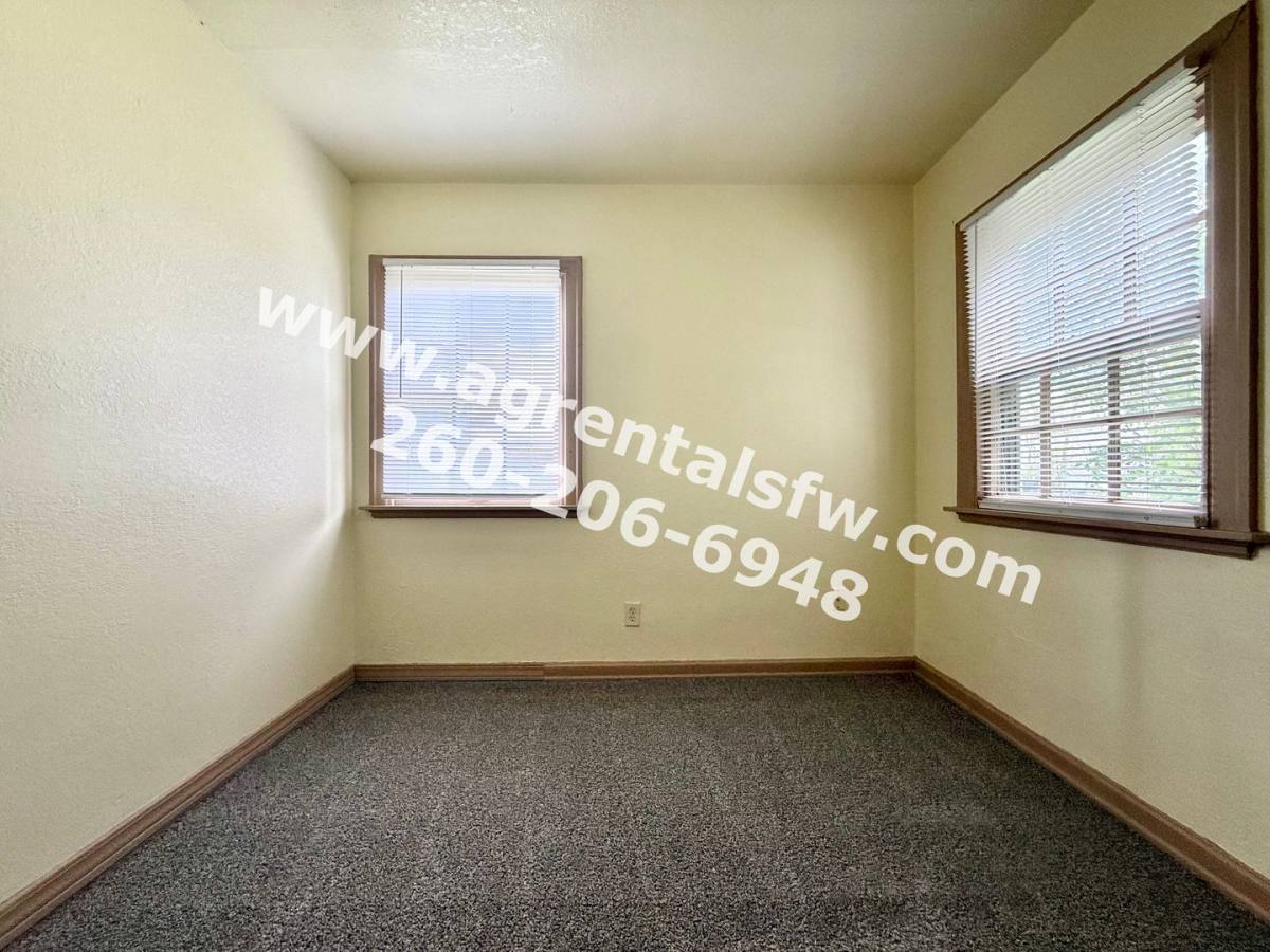 House for rent at 4018 S Clinton St, Fort Wayne, IN 46806
